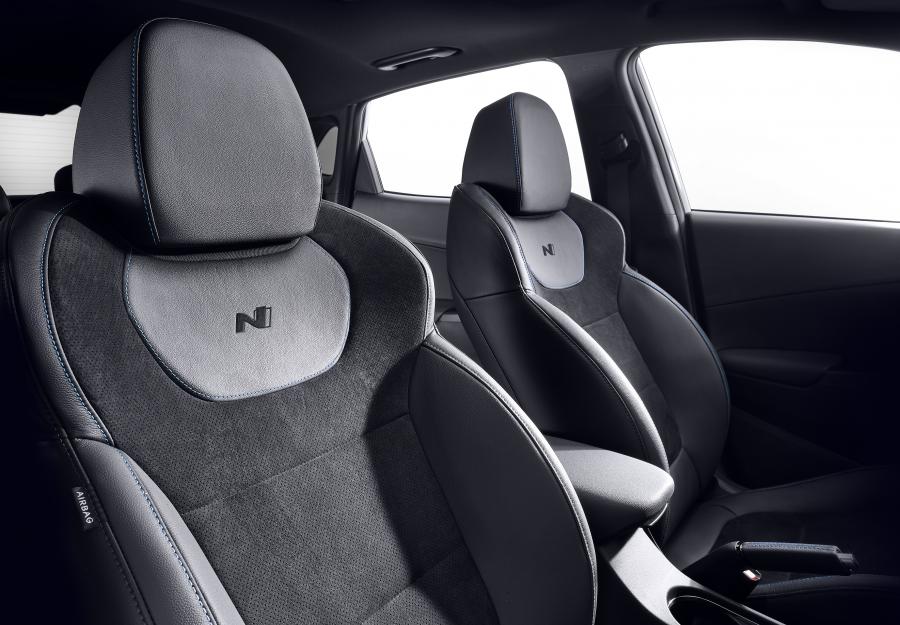 Детали интерьера Hyundai Kona N (OS) 2021 года  (WW) (фото 18 из 29)
